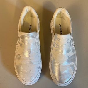 Jenn Ardor women’s slip on sneakers size 8, white & silver
